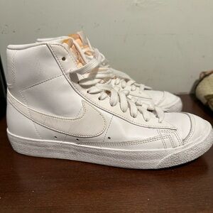Nike Shoes Womens 9 Blazer Mid '77 Sneakers White Lace Up Round Toe Athletic